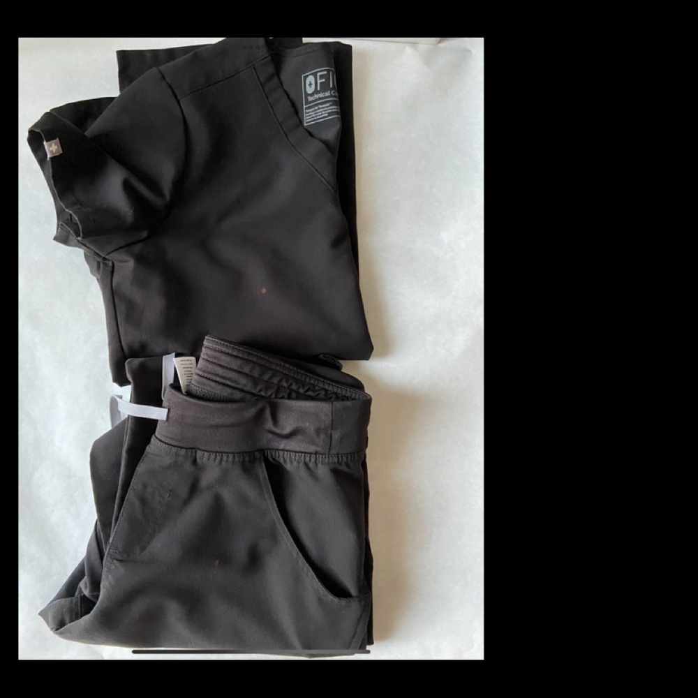 FIGS BLACK SET of scrubs